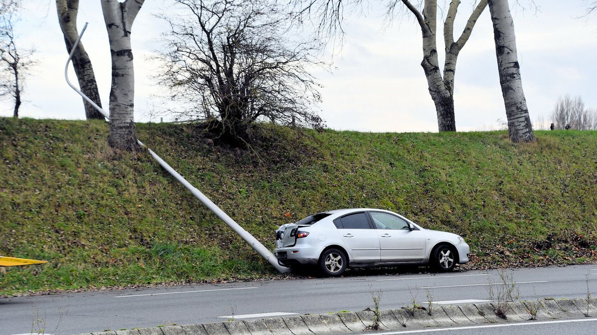 Auto slaat over de kop in Middelburg