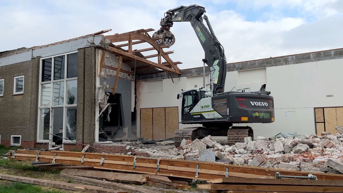 Sloop dorpshuis Oosternijkerk begonnen: 