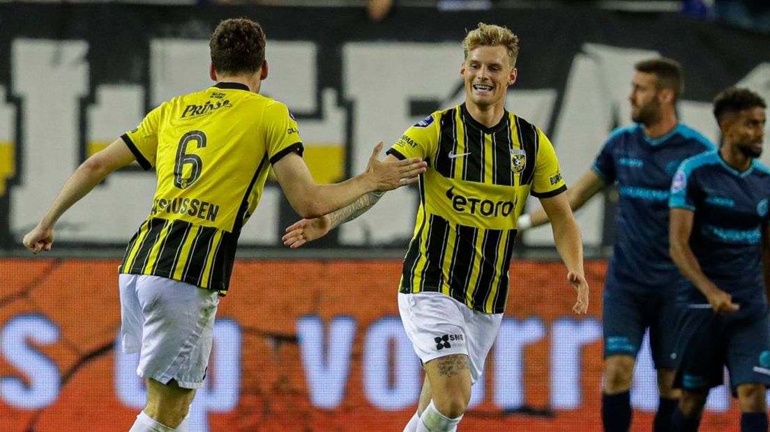 De Deen Frederiksen helpt Vitesse op gelijke hoogte.