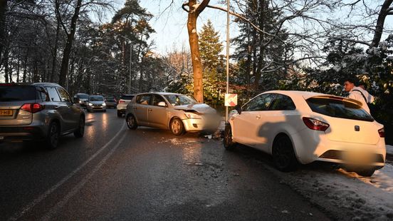 Politie houdt automobilist aan na frontale botsing