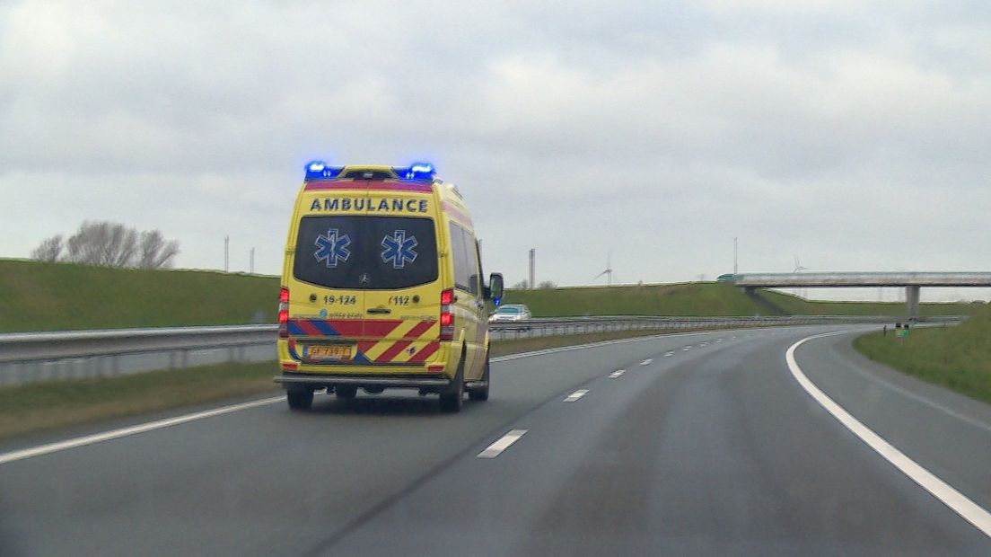 Ambulance met spoed onderweg (archief)