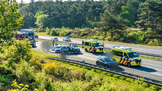 Gewonde bij ongeluk met drie voertuigen op snelweg