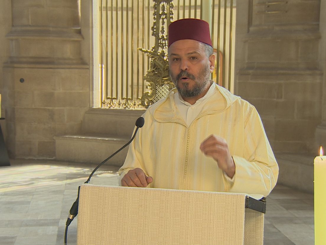 Imam Chakir Ettaouhied gaat voor in Geloof in Rijnmond