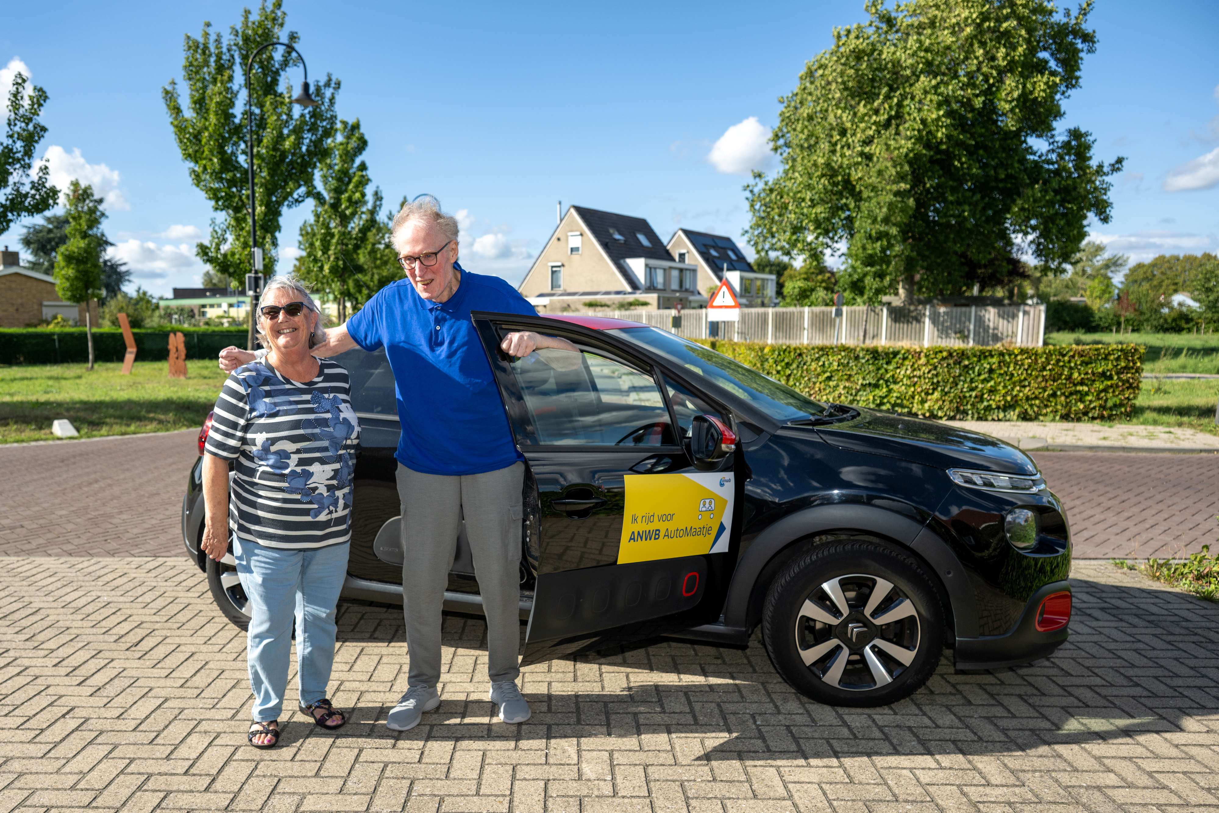 Jena (73) helpt Dolf (74) aan een autorit naar kleinkinderen: 'Waarom zou ik anderen niet met mij mee laten rijden?'