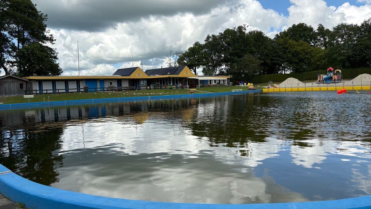Gratis naar het zwembad in Jubbega, al moet je een parasiet en jeuk wel op de koop toe nemen