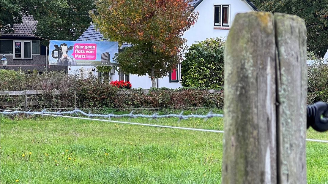 Een petitie tegen de oorspronkelijke plannen is 2200 keer getekend. In de wijk lees je overal de leus "Hier geen flats van Metz".