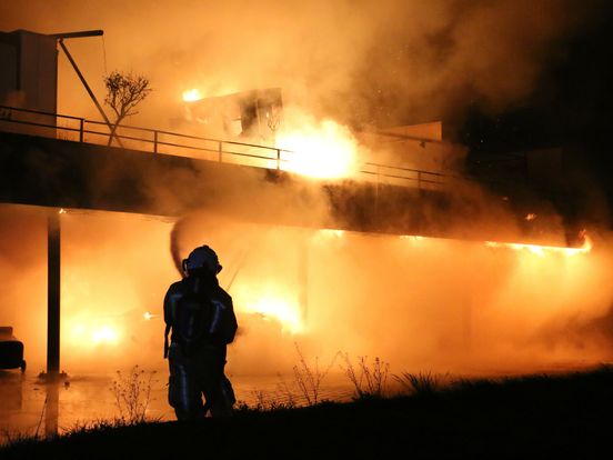 Brandstichting niet uitgesloten bij grote brand Hoogeveen: 'We houden alle scenario's open'