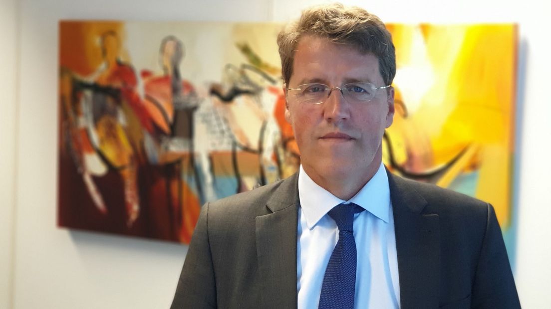 Burgemeester Eric van Oosterhout kondigt meer snelheidscontroles aan (Rechten: RTV Drenthe/Dylan de Lange)