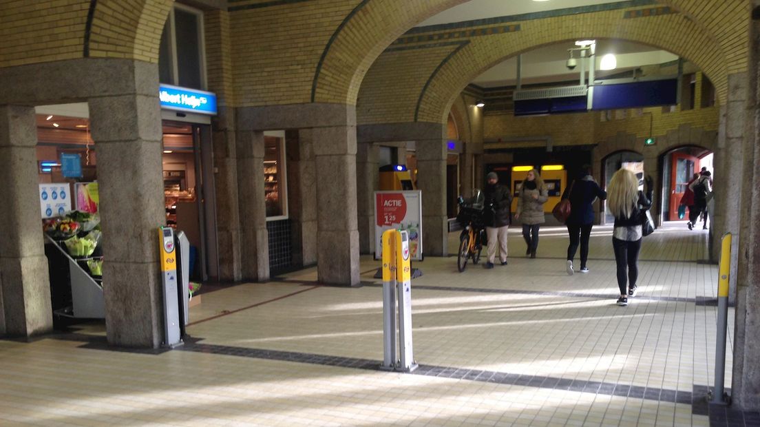 Politiek wil geen poortjes in Deventer stationshal