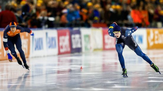 Stolz verpulvert De Boo's Thialf-record op de kilometer in directe confrontatie: 'Even schrikken'