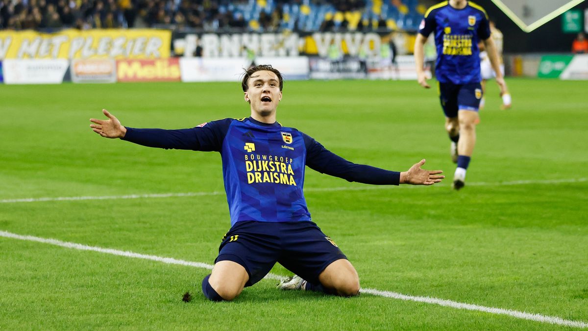 Cambuurspeler Oscar Sjöstrand geniet in Leeuwarden: 