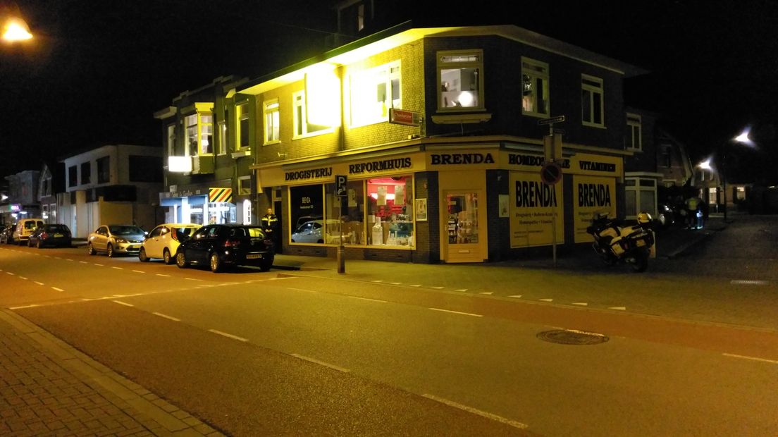 In Apeldoorn is donderdagavond een woning overvallen. Dankzij tips kon de politie snel twee verdachten aanhouden.