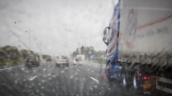 Extreem druk op de weg: zo voorkom je een ongeluk. Extreem druk op de weg: zo voorkom je een ongeluk.
