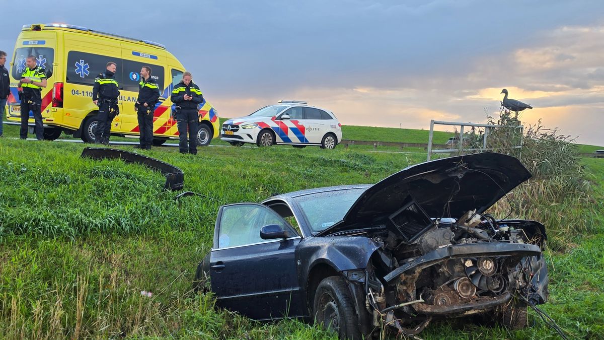 Auto slaat over de kop bij Sint Jansklooster