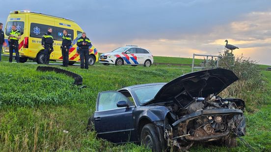 Auto slaat over de kop bij Sint Jansklooster Home