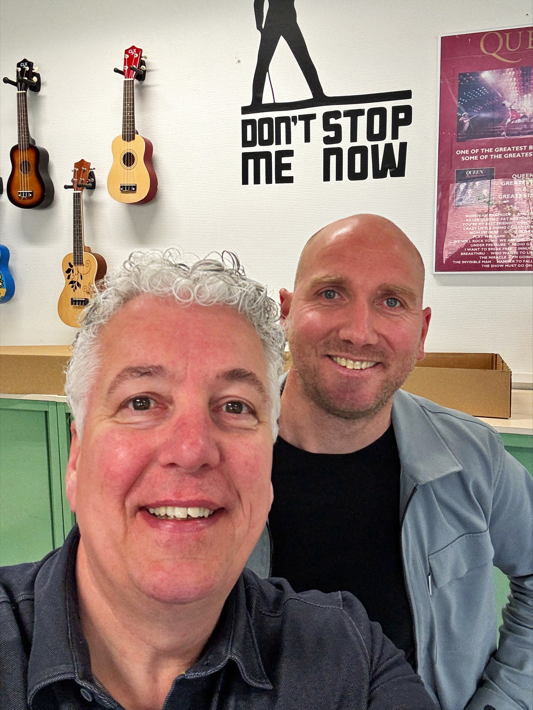 Radiopresentator Johan Terpstra die mei oan it muzykeksamen op it Drachtster Lyceum
