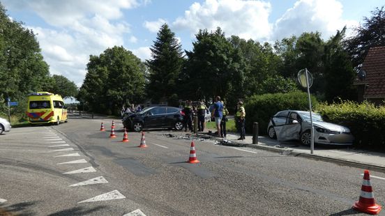 Gewonde bij ongeluk in Mantinge. Gewonde bij ongeluk in Mantinge.