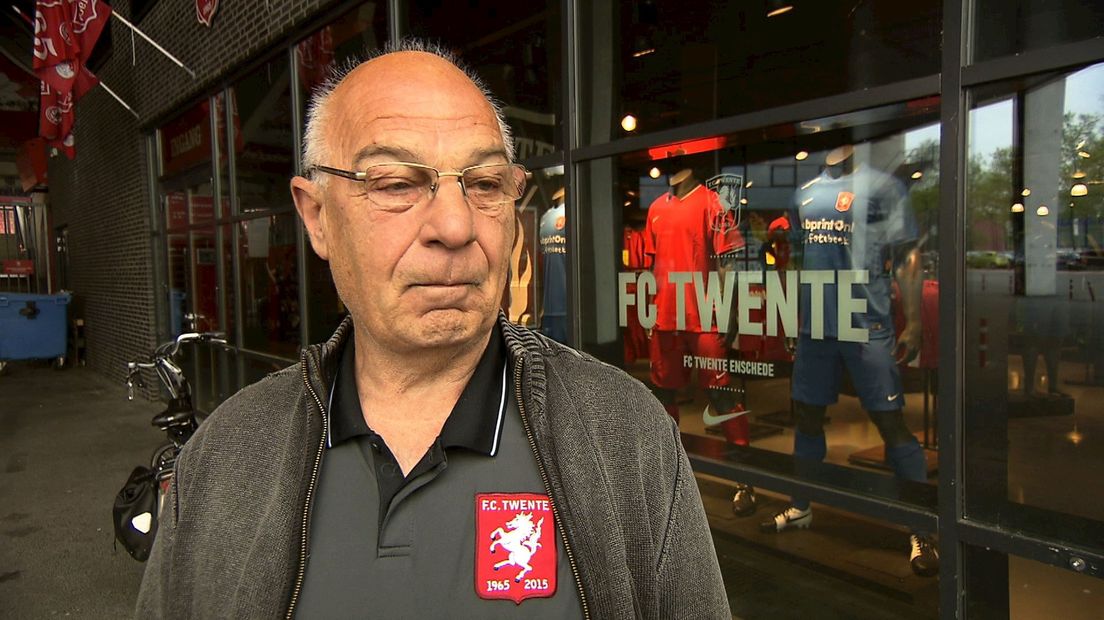 Een fan uit Veendam met een rood hart