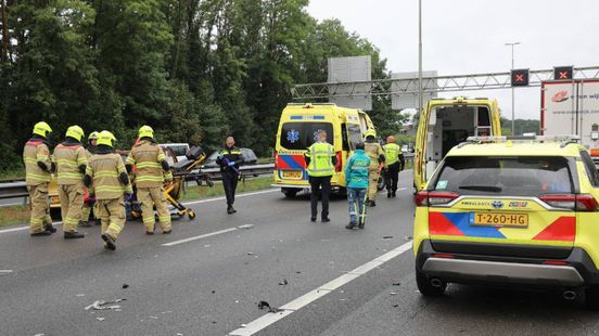 A1 dicht tot in middag na ernstig ongeval. A1 dicht tot in middag na ernstig ongeval.