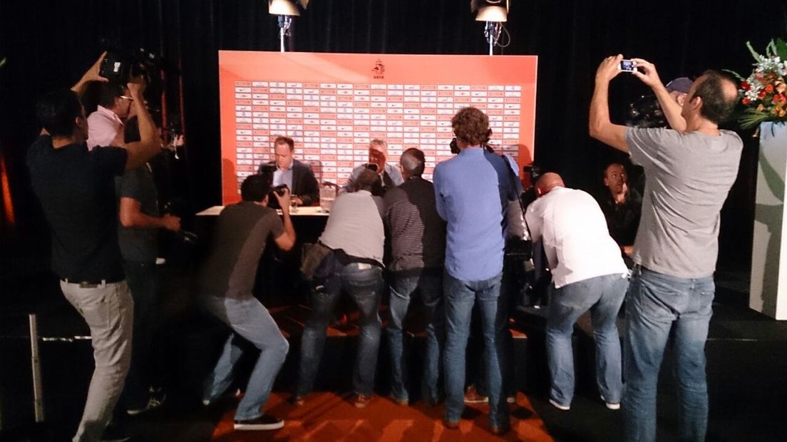 Guus Hiddink is vrijdag in Zeist gepresenteerd als bondscoach.