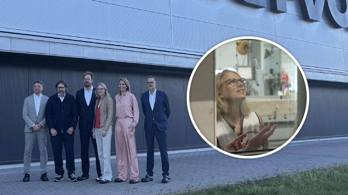 Minister ziet woningen van de lopende band rollen in Almelo: 'Indrukwekkend'