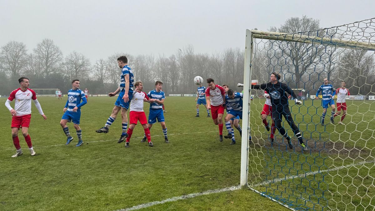 Ruinen vecht zich langs Dalen en is rode lantaarn kwijt