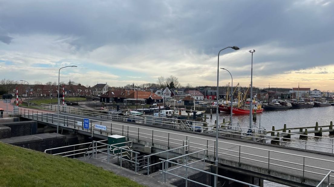 Naast de Reitdiepbrug komt en vrijliggende fietsbrug