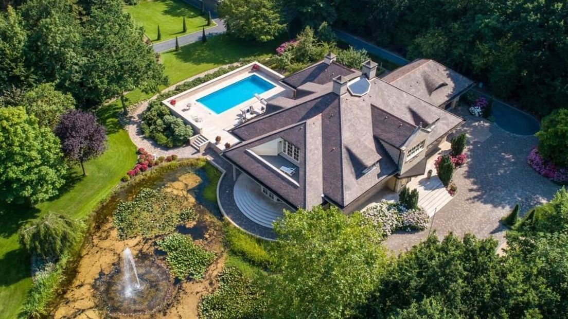 Villa in Noordgouwe te koop voor 2,35 miljoen
