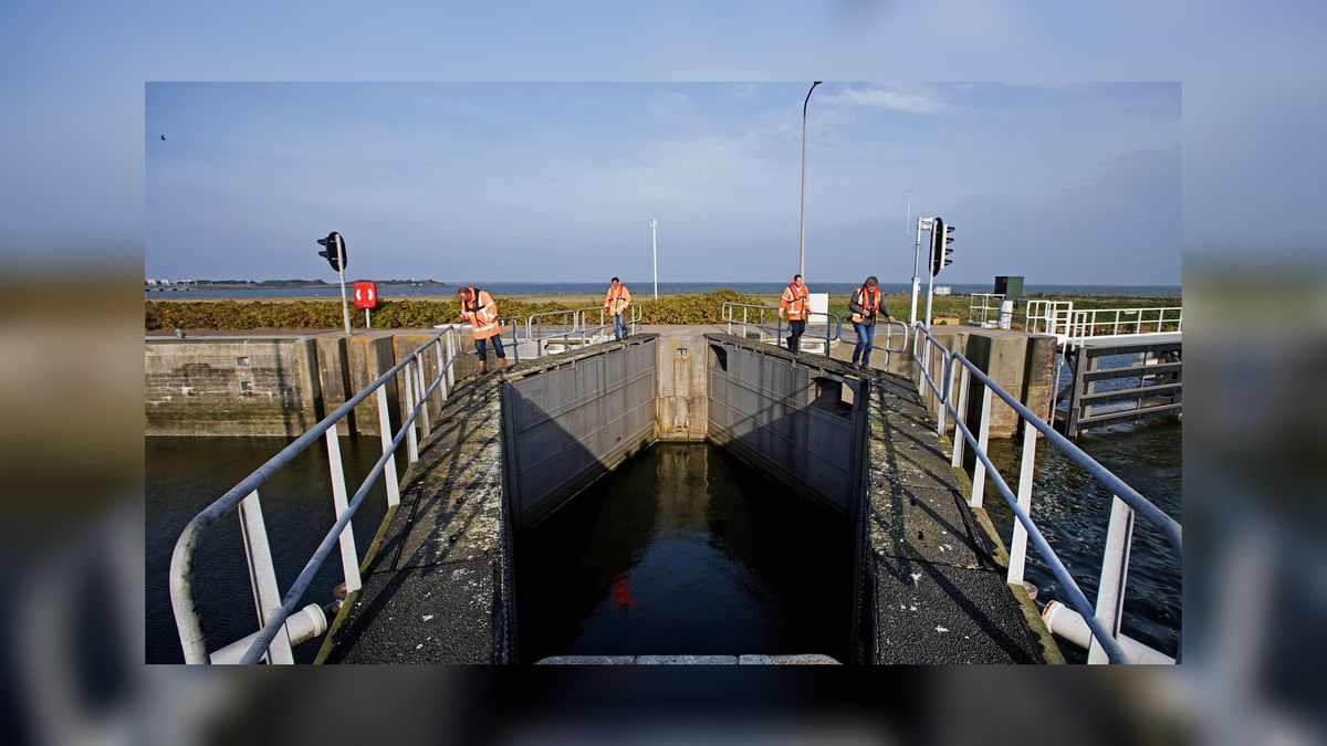 Stevinsluizen bij Den Oever half jaar dicht voor scheepvaartverkeer