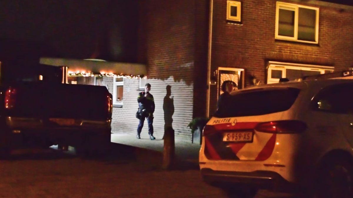 112 Nieuws: Streekbus rijdt scooter aan | Brand op boerderij in Oldemarkt