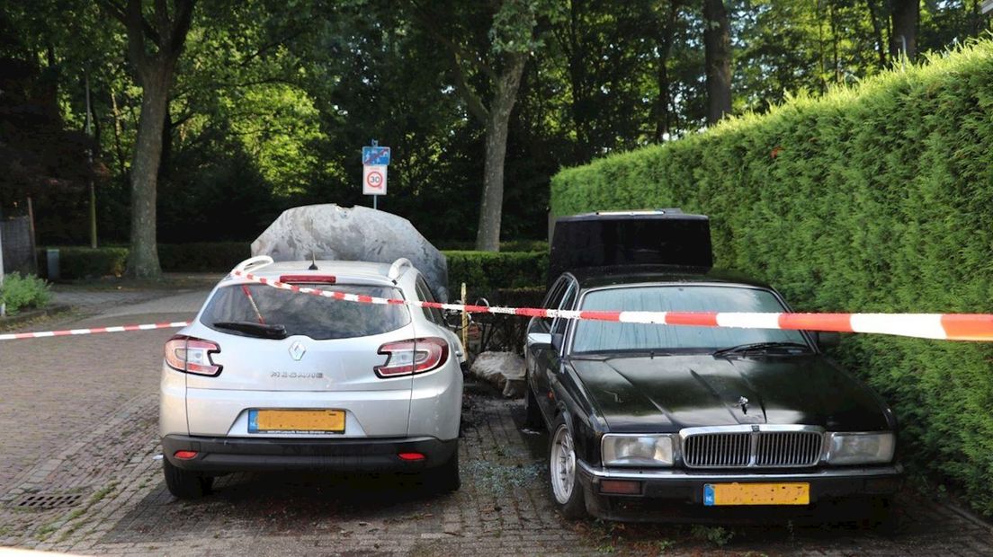Autobrand in Enschede mogelijk aangestoken