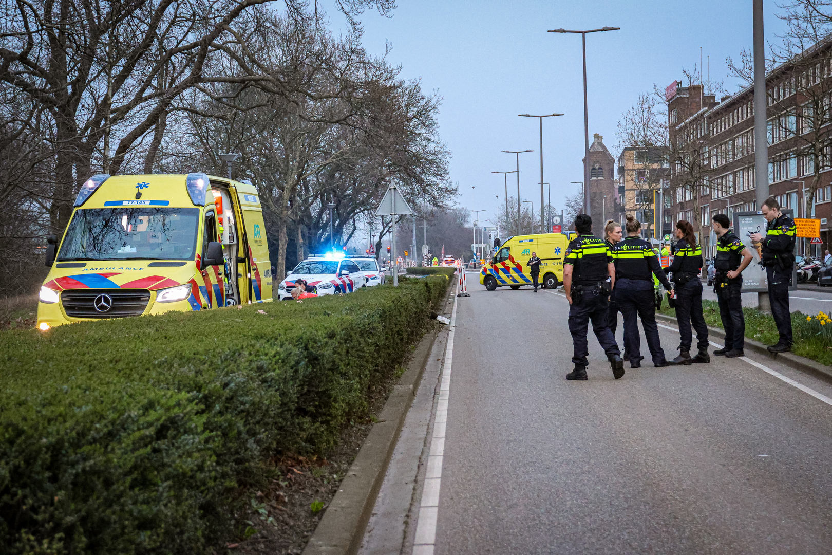 De politie heeft twee mannen aangehouden op verdenking van poging doodslag.