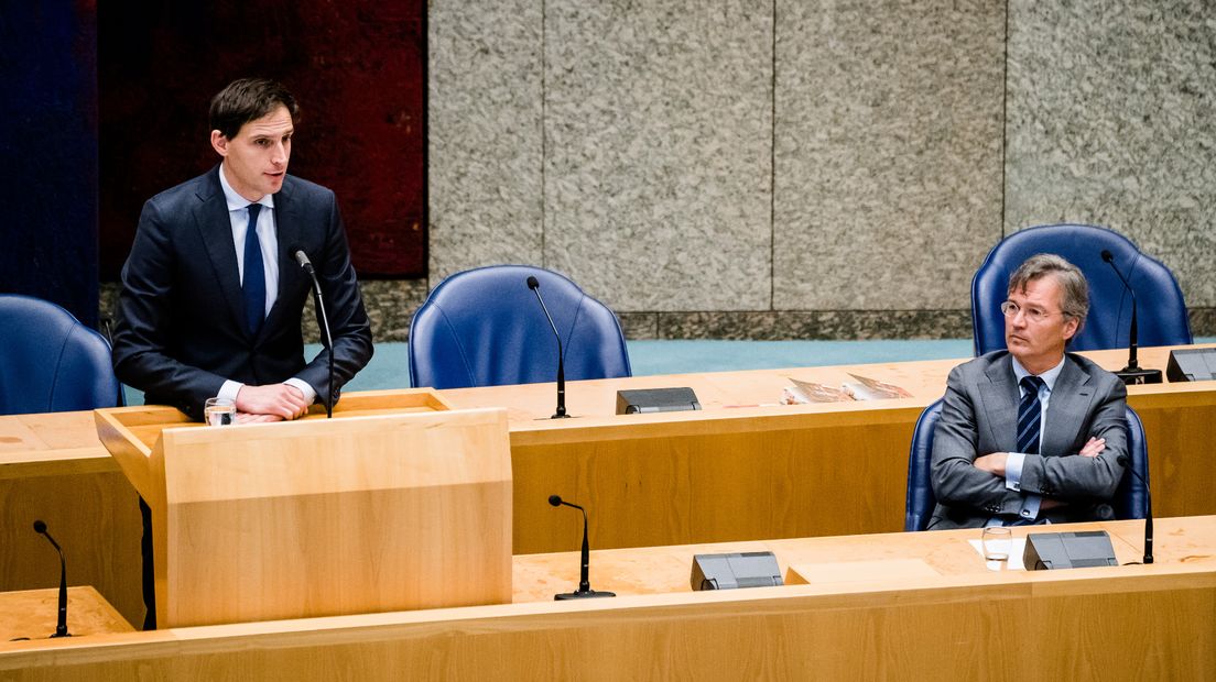 Minister Wopke Hoekstra van Financiën en Arno Visser, president van de Algemene Rekenkamer