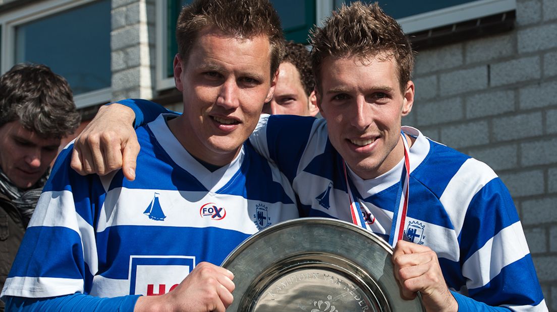 Maarten Woudenberg (links) en Harry Zwarthoed wonnen in 2012 de schaal met Spakenburg