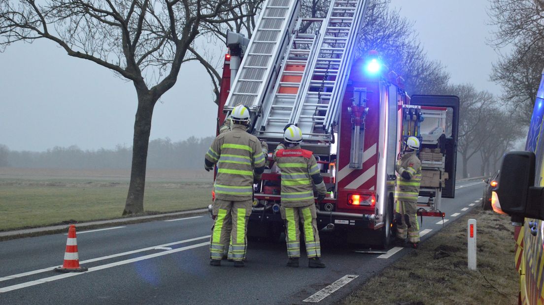 Auto in sloot bij eenzijdig ongeluk in Scheerwolde