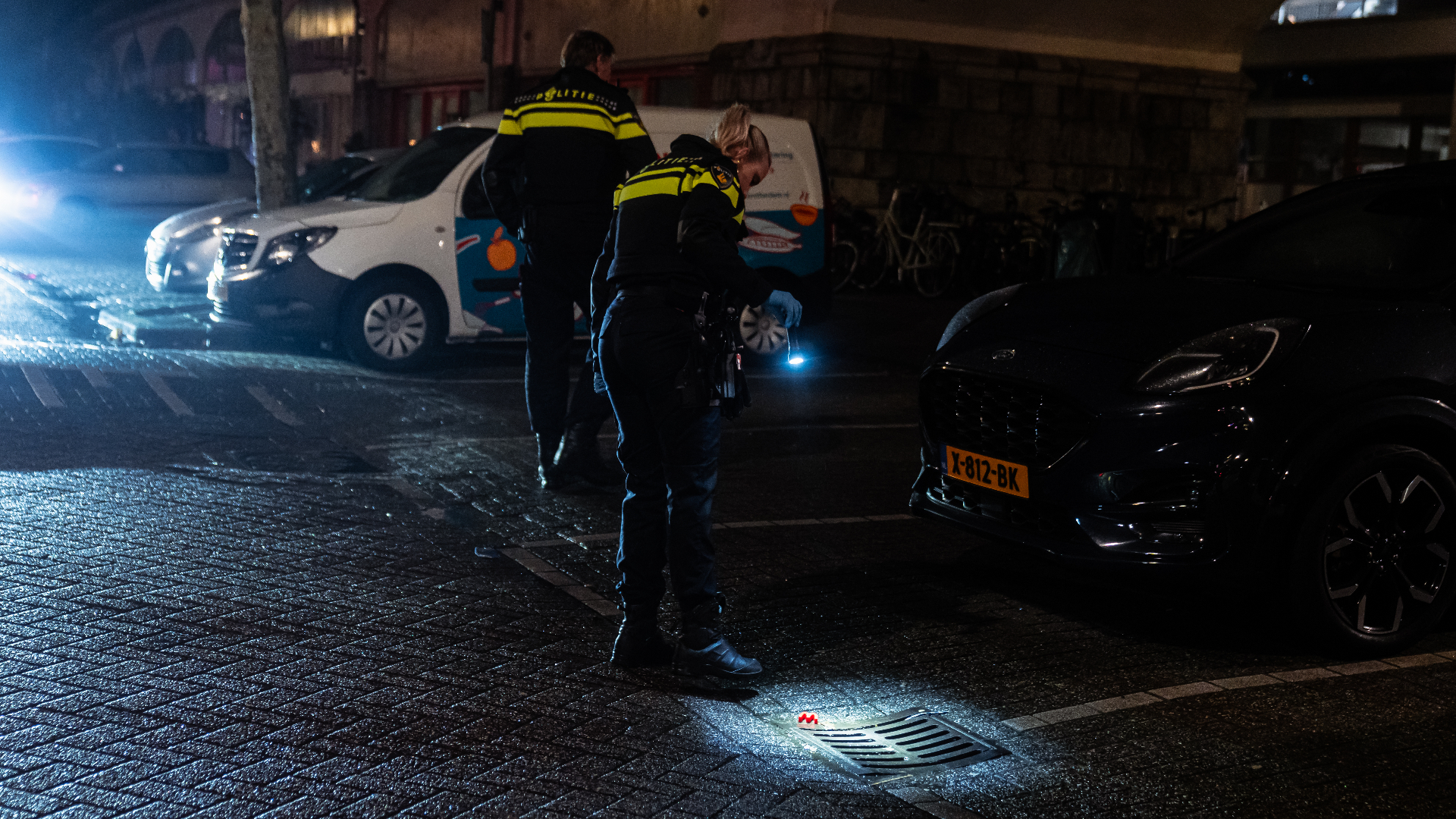 De politie heeft nog gezocht in de omgeving naar een steekwapen, maar dit werd niet aangetroffen.