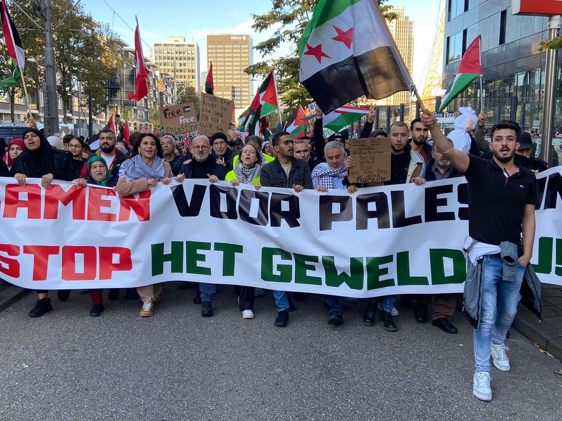 De protestmars tijdens de demonstratie in Rotterdam