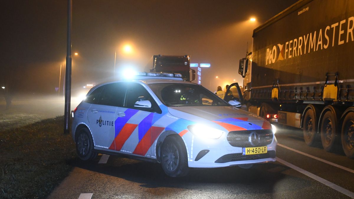 Dode bij steekincident op de N253 bij Oostburg, verdachte aangehouden.