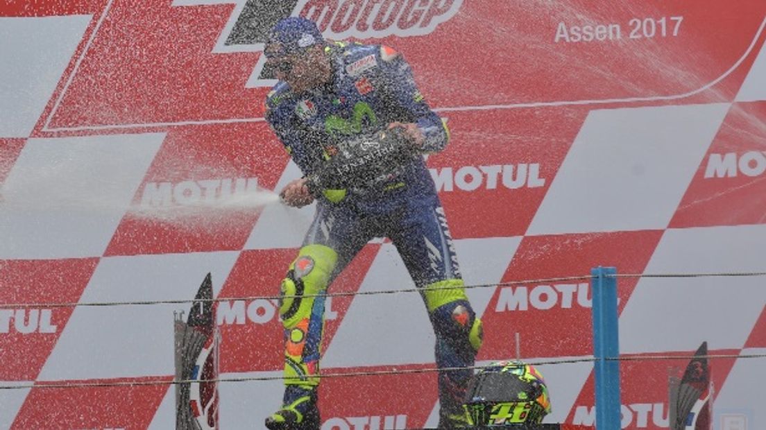 Rossi viert feest na zijn zege in Assen (Rechten: racesport.nl/Jan Timmerman)