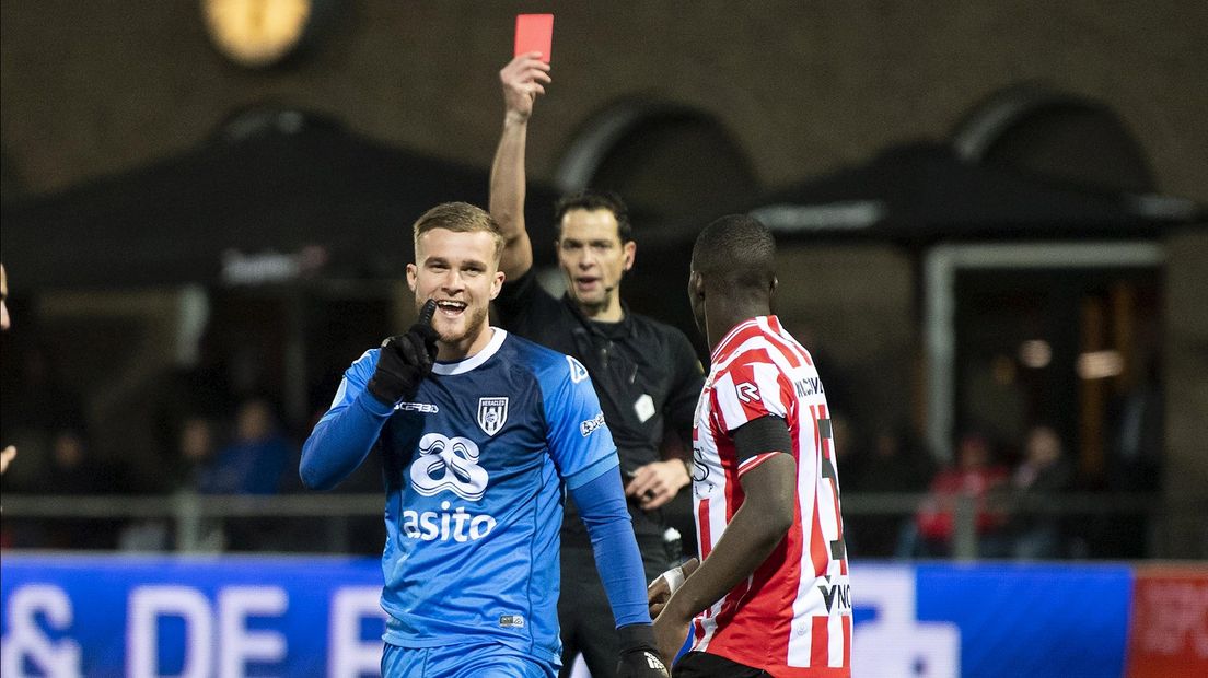 Konings kreeg rood van arbiter Martens