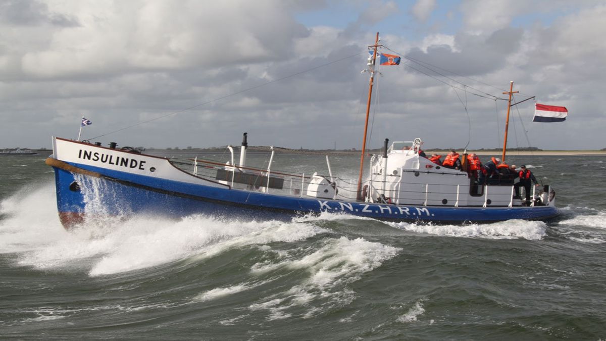 Reddingboot Insulinde heeft nu zelf hulp nodig