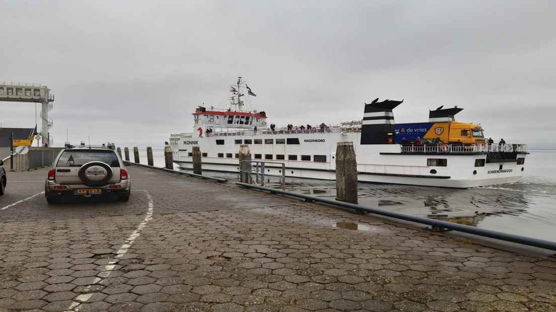 Veerboot in de haven van Schiermonnikoog