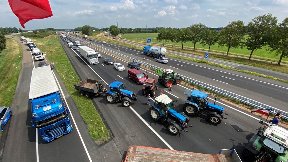Boeren blokkeren snelweg A1