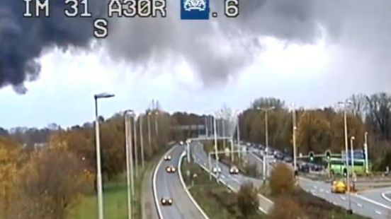 A30 op slot vanwege enorme brand