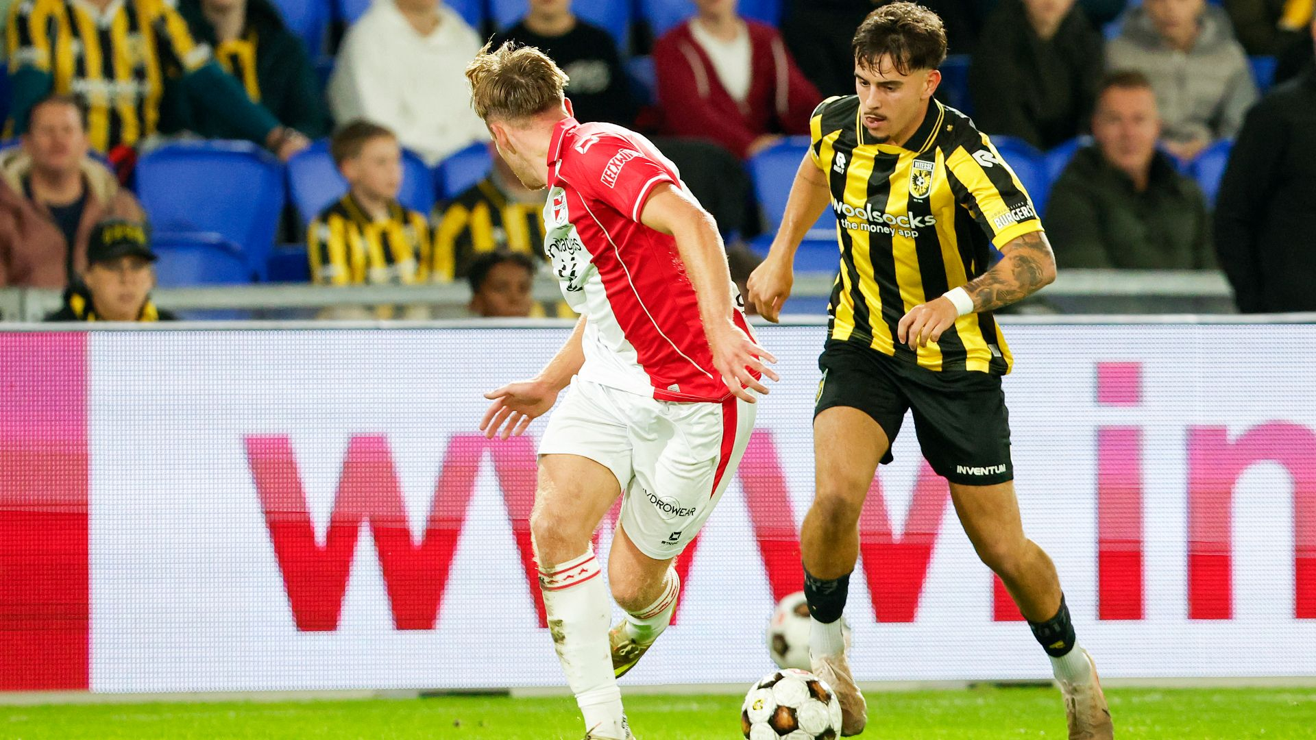 LIVE | Vitesse krijgt de beste kansen tegen de nummer vier FC Emmen in spannend duel