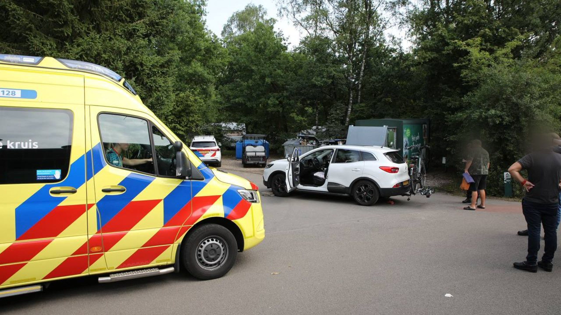 Kind dat onder auto kwam op camping toch niet zwaargewond