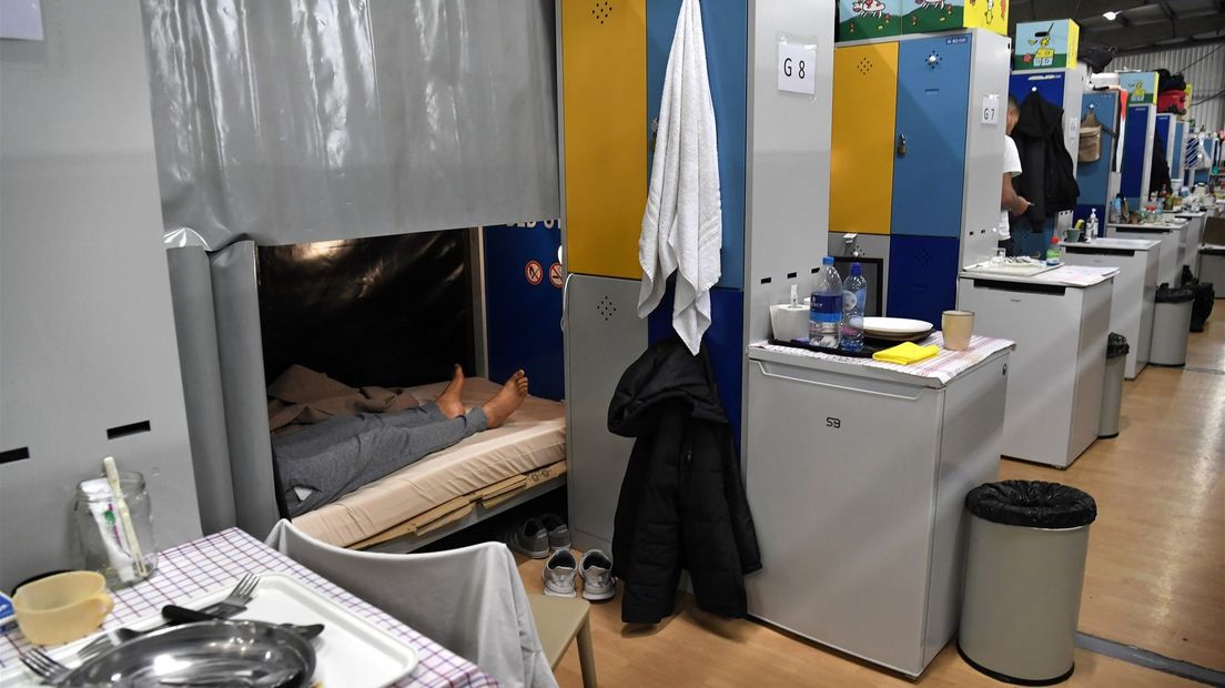 Noodopvang van asielzoekers in de Zeelandhallen in Goes