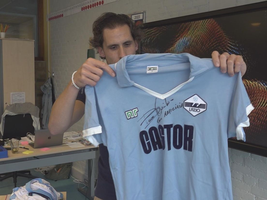 Eelco Brandes met het shirt van Bruno Giordano