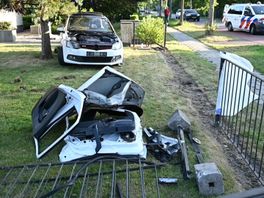 Automobilist knalt door tuinhek van Riet in Rockanje