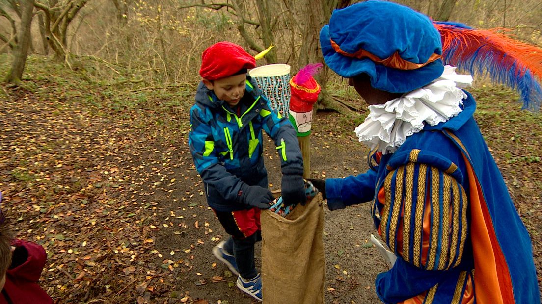 Daklopen en pakjes in de schoorsteen gooien, het kan allemaal op het Pietenpad